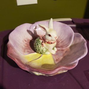 Pansy Spring Décor Easter Bunny in Purple Flower Trinket Dish, GUC